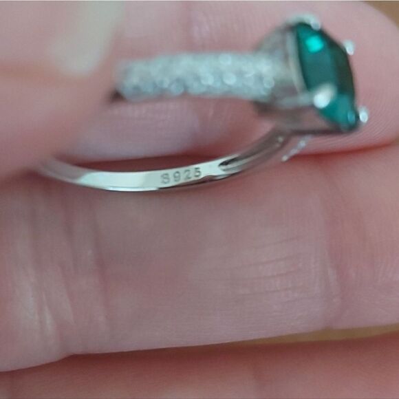 1.45 Carat Emerald Sterling Silver Ring - Picture 9 of 9